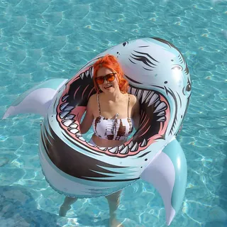 Aufblasbarer Hai-Schwimmschwimmer, Pool-Party-Lounge-Spielzeug für Erwachsene, riesiger aufblasbarer Schwimmring, Schwimmbad, Sommerwasser, Spaß, Hai-Floaties