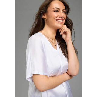 Satinbluse LAURA SCOTT CURVE "Große Größen", Damen, Gr. 56/58, weiß, Satin, Obermaterial: 100% Polyester. Rückenteil: 94% Viskose, 6% Elasthan, figurumspielend Po-bedeckend, V-Ausschnitt, angeschnitten, Blusen Satinbluse, figurumspielende Passform, mit Falteneinsatz vorne, V-Ausschnitt