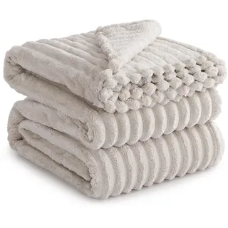 RUIKASI Kuscheldecke Flauschig Decke Beige - 230x270cm Riesig Fleecedecke Sofadecke Couchdecke für Wohnzimmer Deko Blanket, Weiche Wolldecke Warme Korddecke als Tagesdecke