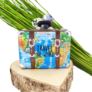 MC-Trend Koffer Spardose Travel The World 14x13x6cm Keramik für Urlaub Reise Weltreise Traumreise Kurzurlaub Wünsche Sparschwein Sparbüchse Geld Geschenk Idee Weltkarte (Koffer Landkarte Blau/Braun)