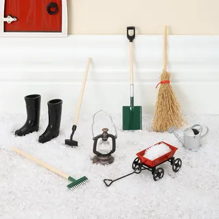 Festicy Wichtel Gartenglück Set 9-teilig I Schubkarre, Spaten, Hacke, Rechen, Besen, Gießkanne, Laterne und Wichtel Schuhe I Wichtel Set für Wichtel Garten Puppenhaus Zubehör, Wichtel Weihnachten
