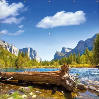 Wallario Outdoor-Poster für Garten oder Balkon, Motiv Baumstamm im Fluss zwischen Bergen und Wäldern, in ca. 180 x 180 cm - Schwarz