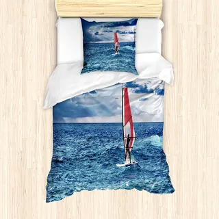 ABAKUHAUS Reite die Welle Mantele, Windsurfer auf Meer, Milbensicher Allergiker geeignet mit Kissenbezügen, 135 cm x 200 cm - 80 x 80 cm, Nachtblau - Blau
