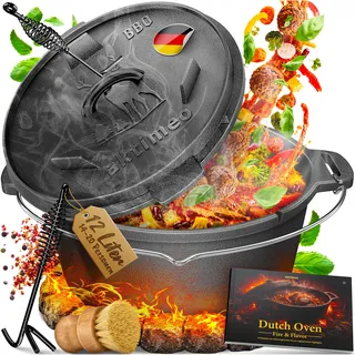 aktimeo Dutch Oven 12 Liter [14-20 Personen], eingebrannter Feuertopf aus Gusseisen mit Füßen, Schmortopf mit 2in1 Wendedeckel, Grilltopf, Dutch Oven Set inkl. Rezeptbuch, Deckelheber und Bürste