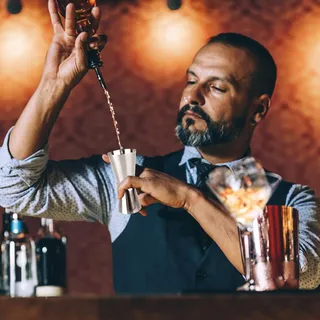 Cocktail-Stößelset mit Shaker und Messbecher - Perfekte Baraccessoires für Cocktailmixer