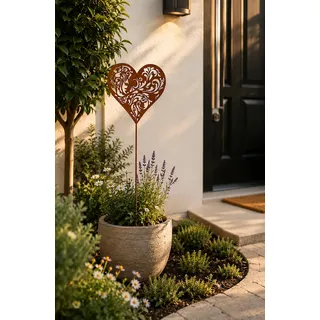 KAMACA Gartenstecker Herz in Rostoptik aus Metall – 66 cm große Gartendeko für Beet, Terrasse & Balkon – Wetterfester Herz Gartenstab mit filigranem Ornamentmuster