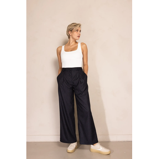 Bundfaltenhose ZHRILL "GRETA Hose", Damen, Gr. 30, N-Gr, schwarz (anthra), Web, Obermaterial: 71% Polyester, 27% Viskose, 2% Elasthan, weit lang, Hosen Bundfaltenhose, weite Passform, für den Alltag, mit Nadelstreifen, Materialmix
