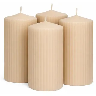 Geriffelte Stumpenkerzen 4er Set durchgefärbt 130x70 mm – Premium Rillenkerzen Made in Germany – 61h Brenndauer – Moderne Deko Kerzen für Adventskranz & Tischdeko (Sahara - Beiege)