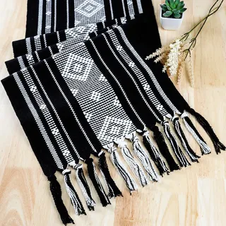 ASTNIC Boho-Baumwoll-Tischläufer, 35,6 x 228,6 cm, rustikaler Bauernhaus-Makramee-Tischläufer mit Quasten, schwarz und weiß, gewebter Tischläufer für Esszimmer, Urlaubsparty, Brautparty und