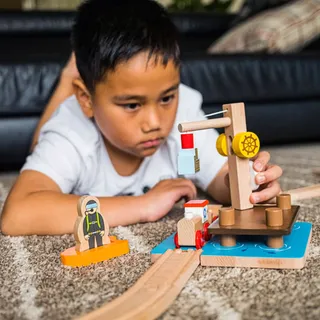 BigJigs Holz Eisenbahn Zubehör Kran-Dock, Dinghy und Taucher Spielzeug