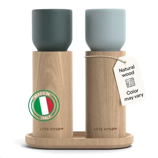 LARS NYSØM Salz und Pfeffermühle Holz Set - Manuelle Holzmühlen mit Keramikmahlwerk und Untersetzer - Große Pfeffermühle & Salzmühle für Grobes Salz - Gewürzmühle für Küche oder Tisch (Blue)