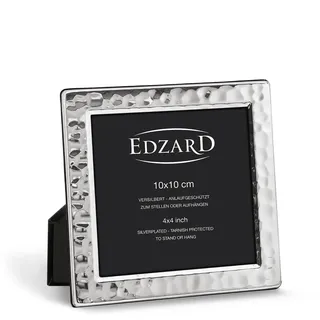 EDZARD Bilderrahmen Pavia (für Foto 10 x 10 cm), edel versilbert, anlaufgeschützt, gehämmert, mit Samtrücken, mit Aufhänger, zum Stellen und Hängen – Fotorahmen 10x10, Silberrahmen, Geschenk Hochzeit