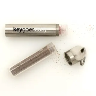 Keygoes:salty Edelstahl Schlüsselanhänger - Salzstreuer | Kommt mit zwei exclusiv salz Nachfüllungen | Unvergleichliches Gadget/Schlüsselring