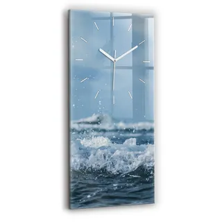 Wallfluent Wanduhr – Stilles Quarzuhrwerk - Uhr Dekoration Wohnzimmer Schlafzimmer Küche - Zifferblatt mit Strichen - weiße Zeiger - 30x60 cm - Fotografie von Meereswellen - Blau