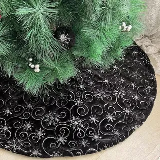 DecroXmas Weihnachtsbaumröcke 122 cm Schwarzer Plüsch mit Schneeflocke Design Weihnachtsbaum Basis Abdeckung Faux Pelz Dicke für Weihnachten Neujahrsfeier Feiertagsdekorationen