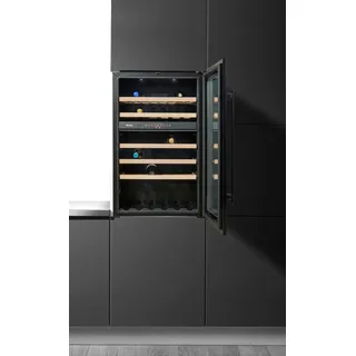 Amica WK 341 220 S, Weinkühler mit Kompressor, Integriert, 59 Flasche(n), G, Schwarz