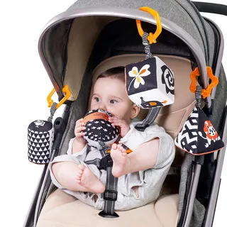 TUMAMA High Contrast Baby Spielzeug, Schwarz-Weiß Kinderwagen Spielzeug für Autositz Baby Plüsch Rasseln Ringe Hängespielzeug für 0 3 6 9 12 Monate, Neugeborene, Kleinkinder, Kleinkinder (4 Pack)