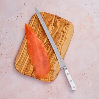 SABATIER – IDEAL TOQUE BLANCHE Lachsmesser, 100% geschmiedet – 30 cm – Starre, hohle Klinge und Edelstahlnieten – Ermöglicht das präzise Schneiden von Lachs in dünne Schei
