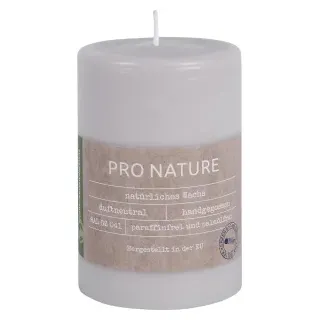 Müller Kerzen "PRO NATURE" Stearin Stumpenkerze, 100/68 mm, Schick gegossene Wachskerzen mit einer nachhaltigen Formel und hellen Flamme, 1 Packung = 6 Stück, hellgrau