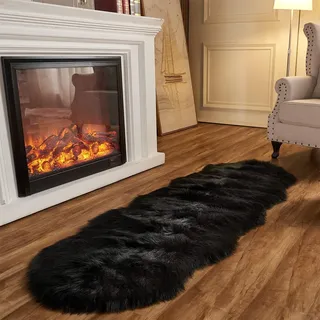 JXLOULAN Faux Lammfell Schaffell Teppich Schwarz 80x180 cm, Longhair Flauschiger Teppiche Wohnzimmer Deko Weicher Fell Carpet für Stühle Sofa Schlafzimmer Kinderzimmer