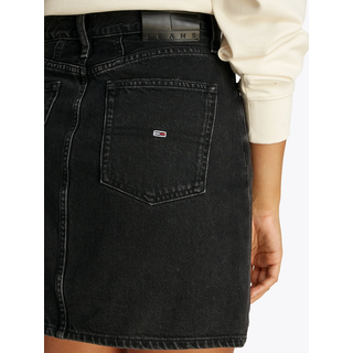 Jeansrock TOMMY JEANS "MOM SKIRT BI8080", Damen, Gr. 33, schwarz (denim schwarz), Denim/Jeans, Obermaterial: 100% Baumwolle, unifarben, normal mini, Röcke Jeansrock, in schwarzer Waschung, in Mini-Länge