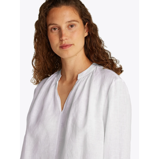 Klassische Bluse TOMMY HILFIGER "ESS LINEN V-NECK BLOUSE", Damen, Gr. 44, weiß (optic weiß), Web, Obermaterial: 100% Leinen, unifarben, normal kurz, V-Ausschnitt, 1-Knopf-Manschette, Blusen Klassische Bluse, mit Raffung,kühlendes Premium Leinen