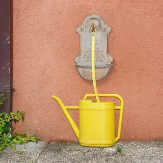 Wandbrunnen mit Wasserhahn, Gold- und Grauguss