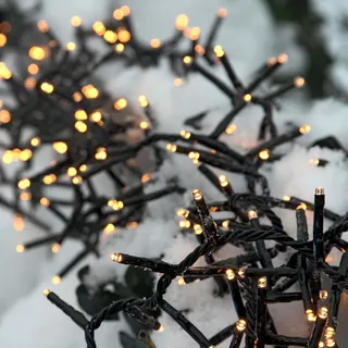 hellum LED Lichterkette außen 5,74m mit 288 LED warmweiß, mit Trafo | Lichterkette außen Strom warmweiß im Cluster-Design, Kabel schwarz, für Weihnachtsbaum, Garten, Terrasse, Balkon <59lm 152395