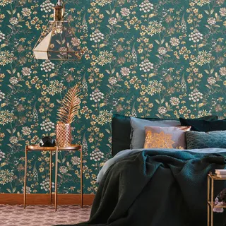 livingwalls Travel Styles Vliestapete mit Blütenmotiv 10,05 m x 0,53 m – Petrol, Orange, Gelb – Blumentapete Wandtapete für verschiedene Räume – 391174