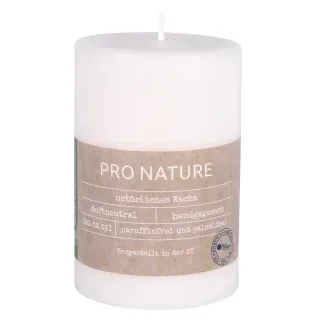 Müller Kerzen "PRO NATURE" Stearin Stumpenkerze, 100/68 mm, Schick gegossene Wachskerzen mit einer nachhaltigen Formel und hellen Flamme, 1 Packung = 6 Stück, vanille