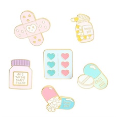 Cartoon-Medizin-Anstecknadeln aus Emaille, niedliches Mini-Herz, Bandhilfe, Pillenkapsel, Medizin, Flaschenform, Buchstaben-Brosche für Arzt, Krankenschwester