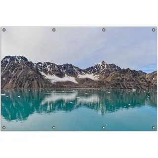 Wallario Outdoor-Poster für Garten oder Balkon, Motiv Berge im arktischen Meer, in ca. 100 x 150 cm - Blau