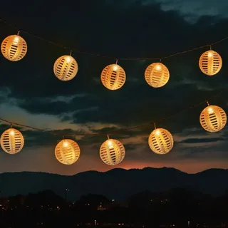 Spetebo Solar Lichterkette mit 10 runden Rattan Optik - 270 cm - Länge ca. cm - LED Deko Beleuchtung warm weiß