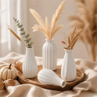 NUPTIO Weiße Kleine Vasen für Tischdeko: Vasen Set Keramik, 4 Stück | Wasserdicht, Moderner Landhausstil/ Boho Deko, Gerippte Blumenvase für Pampasgras, Wohnzimmer, Regal, Couchtisch, Hochzeit