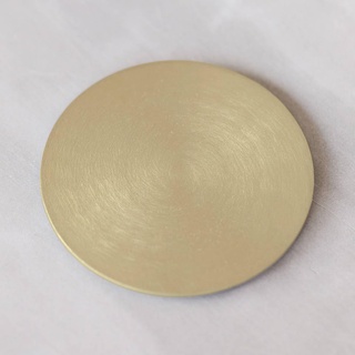 MOMENTU® Kerzenteller rund Aluminium gebürstet [Gold - Handarbeit] Ø 12 cm - Kerzenständer Stumpenkerzen, Kerzenhalter Stumpenkerzen, Kerzenuntersetzer, Taufkerze, Kommunionskerze