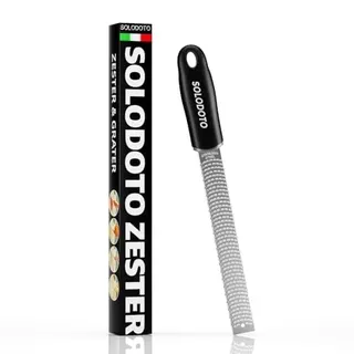 【Von Sternekoch empfohlen】 SOLODOTO Zester Reibe, lasergeschärfte Reibfläche Parmesanreibe, lebensmittelechter Edelstahl Käsereibe, Knoblauchreibe, Küchenreibe, Zitronenreibe, Muskatreibe
