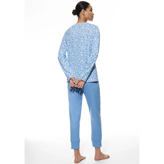 Schlafanzug MEY "Flower Meadow", Damen, Gr. 42, blau (blau silk), Single Jersey, Obermaterial: 100% Baumwolle, bequem 7/8-Länge, Rundhals, Homewear-Sets Schlafanzug, Baumwolle, floral, bequem, klassisch, Rundhals-Ausschnitt