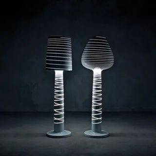 Einzigartige Stehlampe Lady Jane Indoor – Outdoor Serralunga