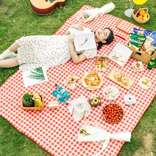 TFSZE Picknickdecke,300 x 200cm Faltbare Streifen Wasserdicht,Tragbare Extra Große Stranddecke,Campingdecke Sanddichte Isoliert mit Tragegriff,Perfekt für Picknick/Outdoor/Camping/Beach/Park(Rot)