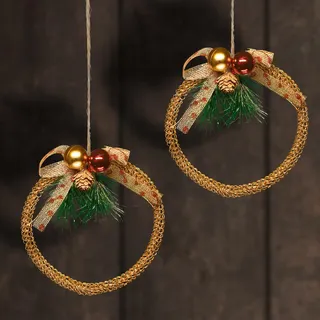 com-four® 2X Deko Weihnachts-Kranz - Adventskranz mit Zapfen, Schleife, Kugeln und Tannengrün - goldfarbener Weihnachtskranz - weihnachtlicher Deko-Aufhänger (Kranz - goldfarben - 2 Stück)