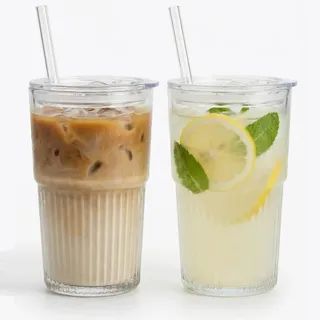 ALINK 2 Stück 550ml Gerippte Glasbecher mit Deckel und Strohhalm, Eiskaffee Gläser, Longdrinkglas Set, Smoothie Becher, luftdichtes und wasserdichtes Design, ideal als Kaffee