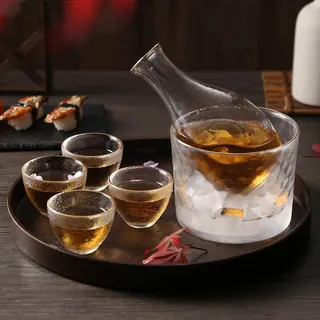 Japanisches Sake-Set für 4 Personen Glashammermuster Goldverzierung Transparent