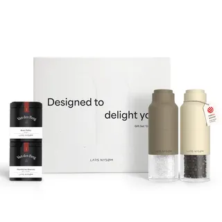LARS NYSØM Salz- und Pfeffermühlen Set im Flaschendesign - Geschenkset mit 2 Gewürzdosen (Salz & Pfeffer) in eleganter Geschenkbox für Genießer & Küche (Brown/Beige)