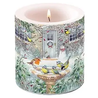Ambiente Kerze Weihnachten Vögel an Vogeltränke im Winter als Tischdeko. Motivkerze rund Ø7,5 x 9cm, Unscented