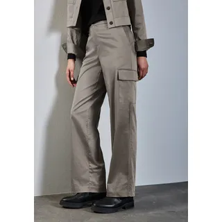 Cargohose STREET ONE, Damen, Gr. 46, Länge 32, braun (ashen maple beige), Satin, Obermaterial: 60% Polyester, 38% Baumwolle, 2% Elasthan, unifarben, normal lang, Hosen Cargohose, in schimmernder Optik