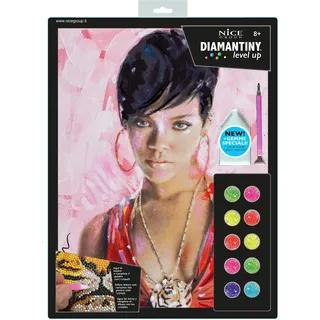 DIAMANTINY Level Up-PLUS Celebrities-Aktivitäten Crystal Art, Diamond Painting Kit, Rihanna, A4, 96462
