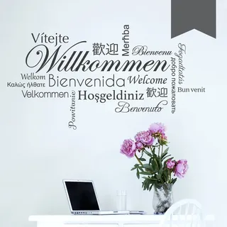 WANDKINGS Wandtattoo - Willkommen in verschiedenen Sprachen - 150 x 81 cm - Dunkelgrau - Wähle aus 5 Größen & 35 Farben