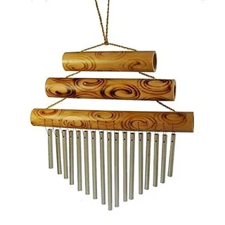 Windspiel mit 3 Bambus-Teilen, 30 cm breit.