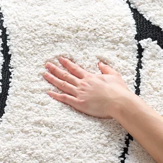 SAFAVIEH Zottelig Teppich für Wohnzimmer, Esszimmer, Schlafzimmer - Florida Shag Collection, Hoher Flor, Creme und Schwarz , 122 X 183 cm