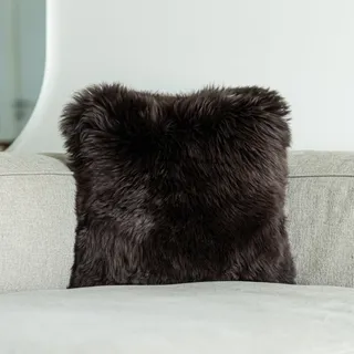 Nordic Sheep Langhaar Lammfell Kissenbezug 40x40 cm | Weiches Fell für Stühle, Sofa & Bett | Gemütliches Sitzkissen & Lammfell Sitzauflage in Natur- und Trendfarben | Farbe: Schokolade